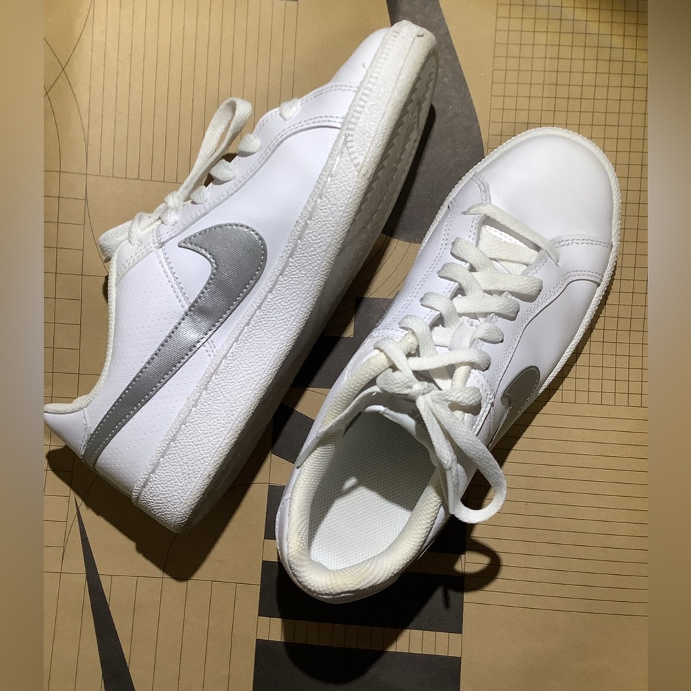 Nike White and Silver Low-Top Sneakers - Picture 4 of 13